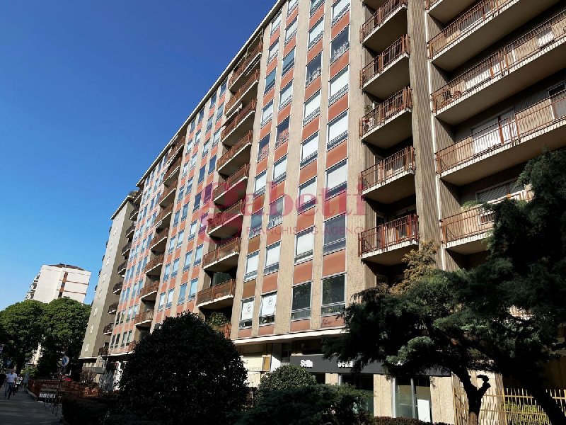 https://www.gabettisantaritapozzostrada.it/Appartamento vendita Torino Corso Monte Cucco, € 449.000, 5 camere, 260 mq, Nono piano